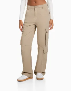 BERSHKA Pantalon cargo moulant serge multipoches Camel Store