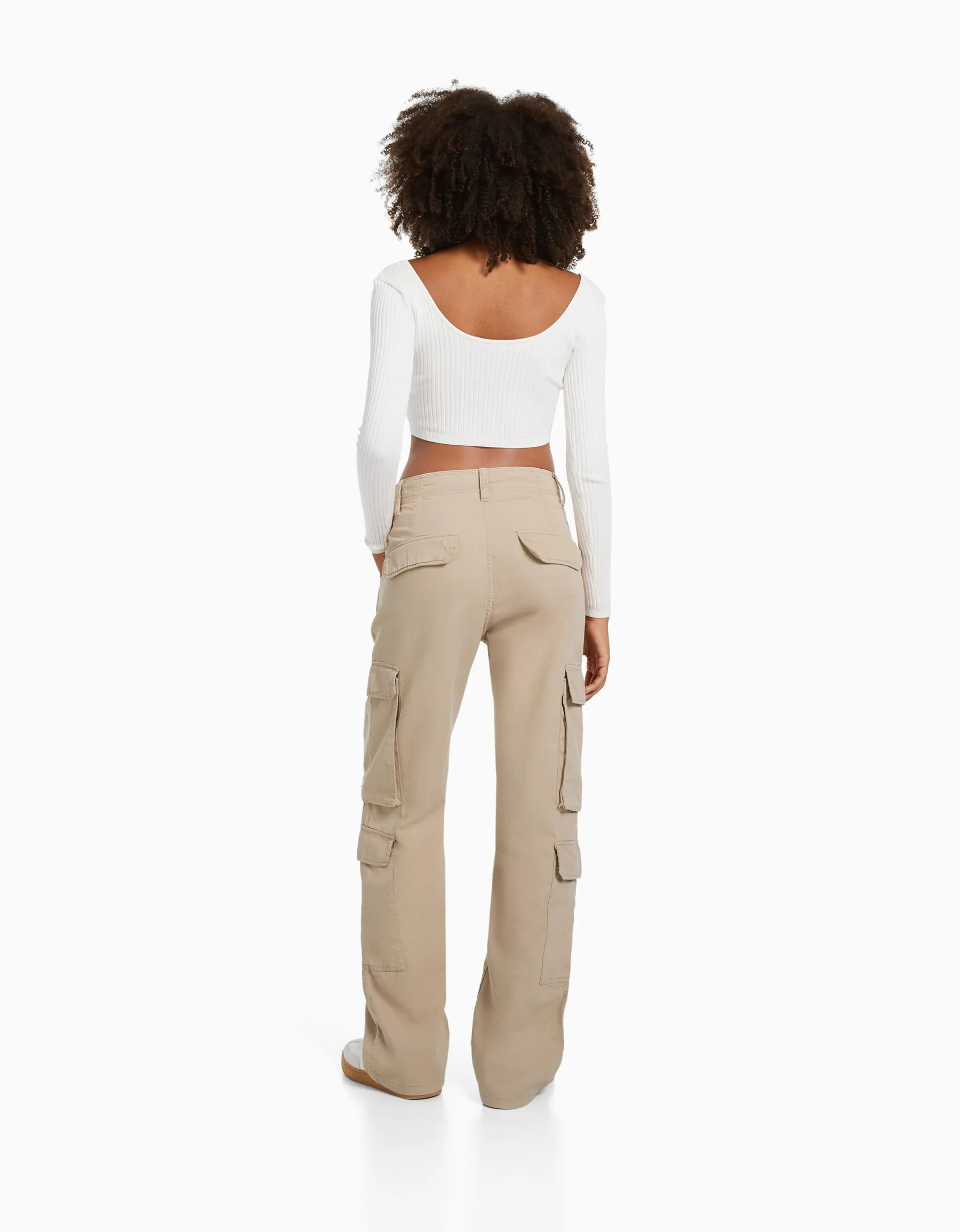 BERSHKA Pantalon cargo moulant serge multipoches Camel Store