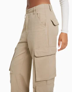 BERSHKA Pantalon cargo moulant serge multipoches Camel Store