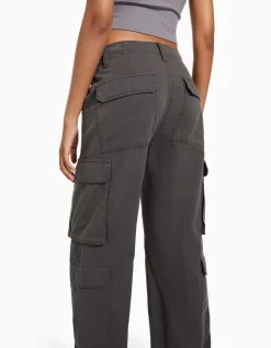 BERSHKA Pantalon cargo moulant serge multipoches Kaki Hot