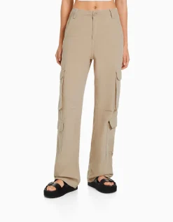 BERSHKA Pantalon cargo moulant serge multipoches Kaki Outlet