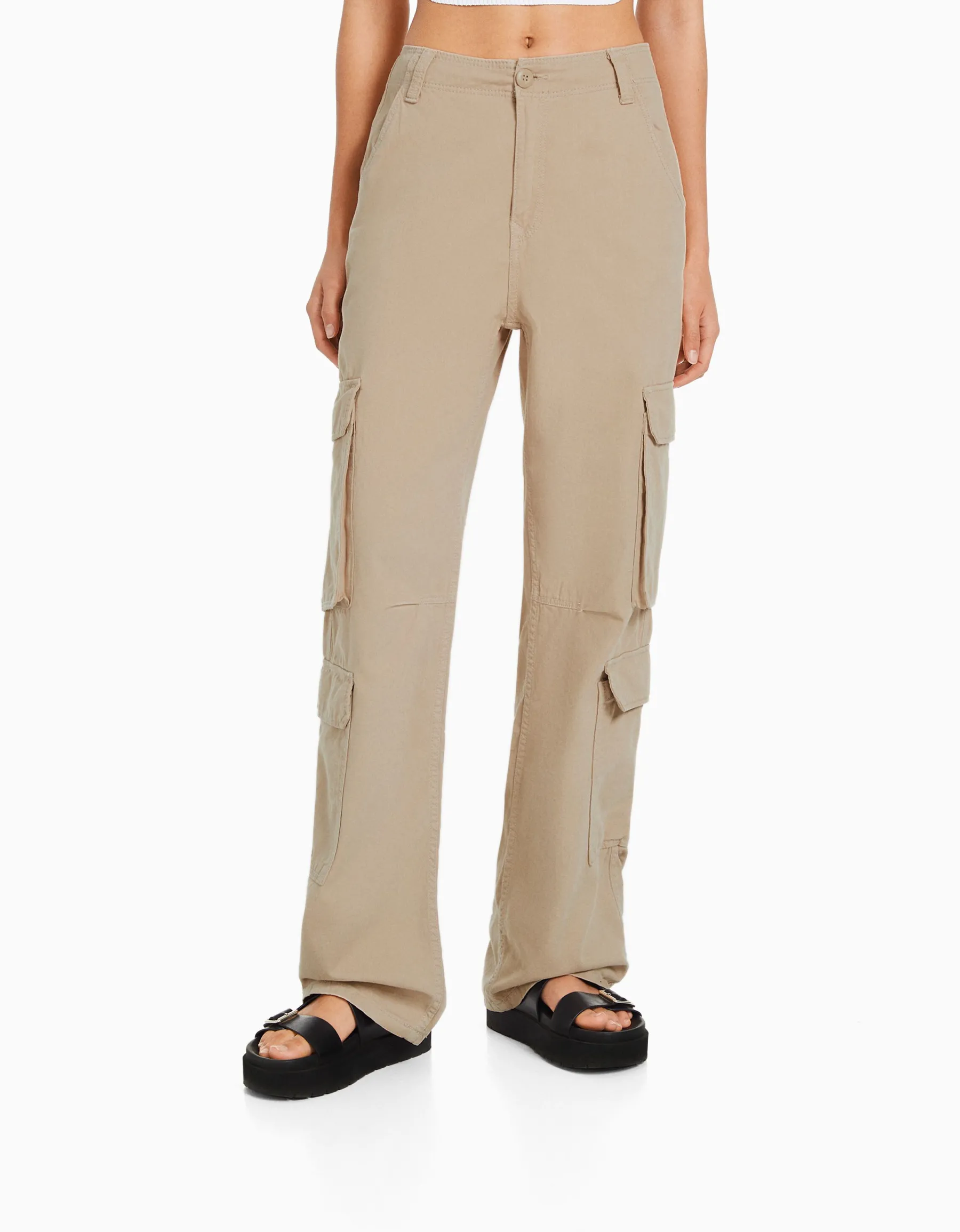 BERSHKA Pantalon cargo moulant serge multipoches Kaki Outlet