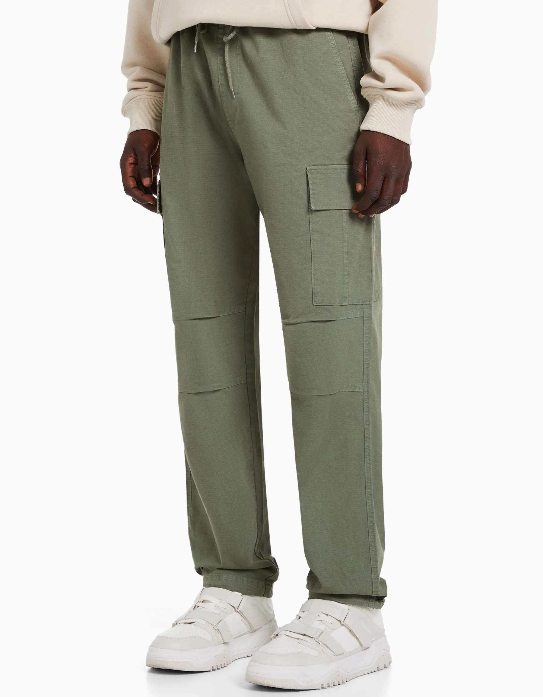 BERSHKA Pantalon cargo stoppeurs Kaki Fashion