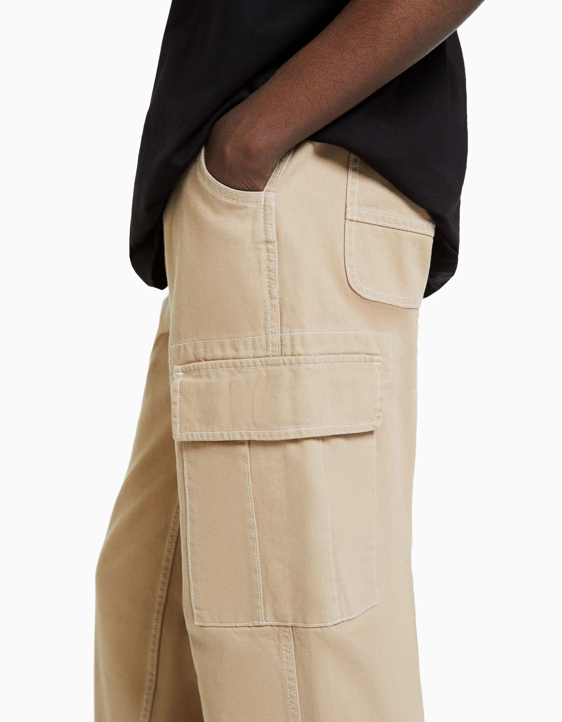 BERSHKA Pantalon cargo wide fil contraste Noir Cheap