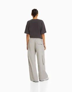 BERSHKA Pantalon cargo wide leg multipoches Kaki Shop