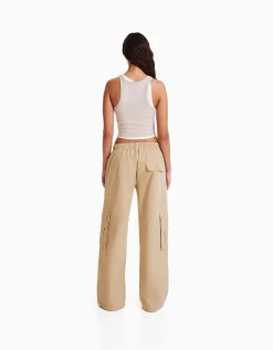 BERSHKA Pantalon cargo wide leg multipoches Kaki Hot