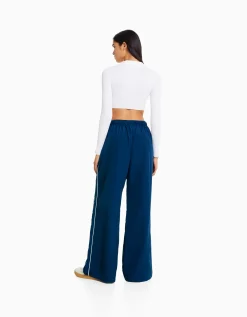 BERSHKA Pantalon effet nylon passepoil sur le côté Bleu Flash Sale
