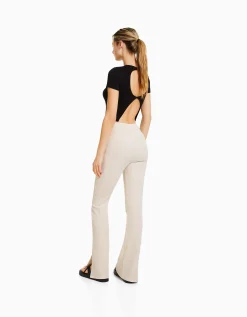 BERSHKA Pantalon flare ottoman Écru Fashion