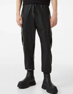 BERSHKA Pantalon jogger cargo en similicuir Noir Online