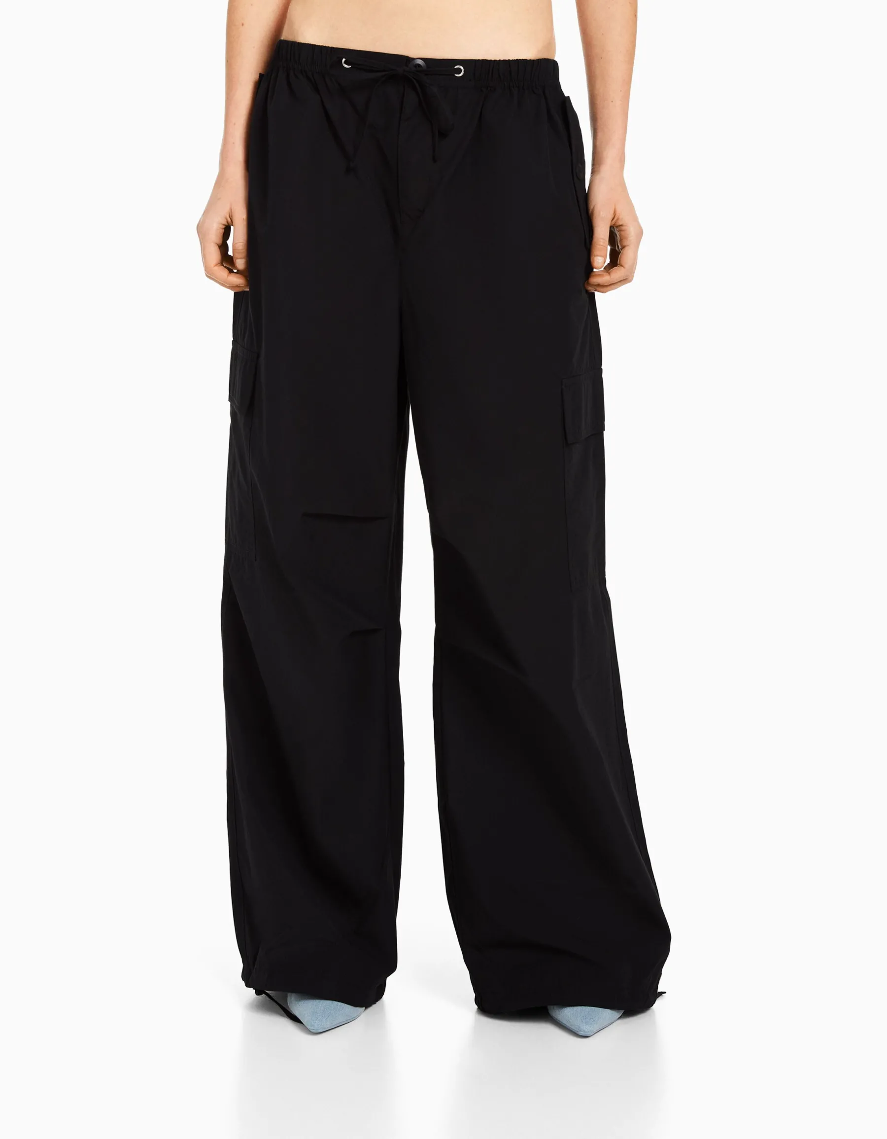 BERSHKA Pantalon jogger cargo parachute Noir Cheap