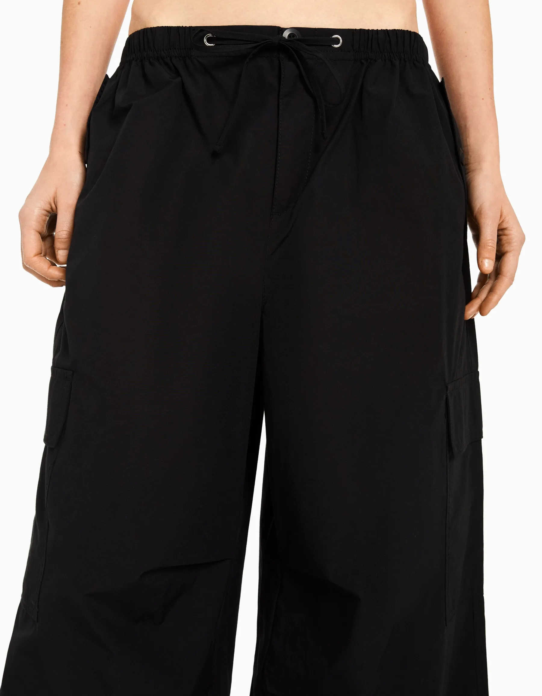 BERSHKA Pantalon jogger cargo parachute Noir Cheap