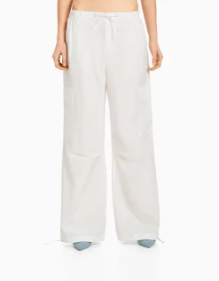 BERSHKA Pantalon jogger cargo parachute Blanc Cheap