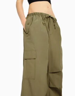 BERSHKA Pantalon jogger cargo parachute Kaki Flash Sale