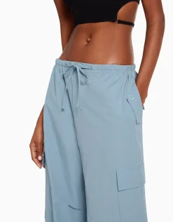 BERSHKA Pantalon jogger cargo parachute Bleu lavé Flash Sale