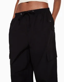 BERSHKA Pantalon jogger cargo parachute Bleu lavé Flash Sale