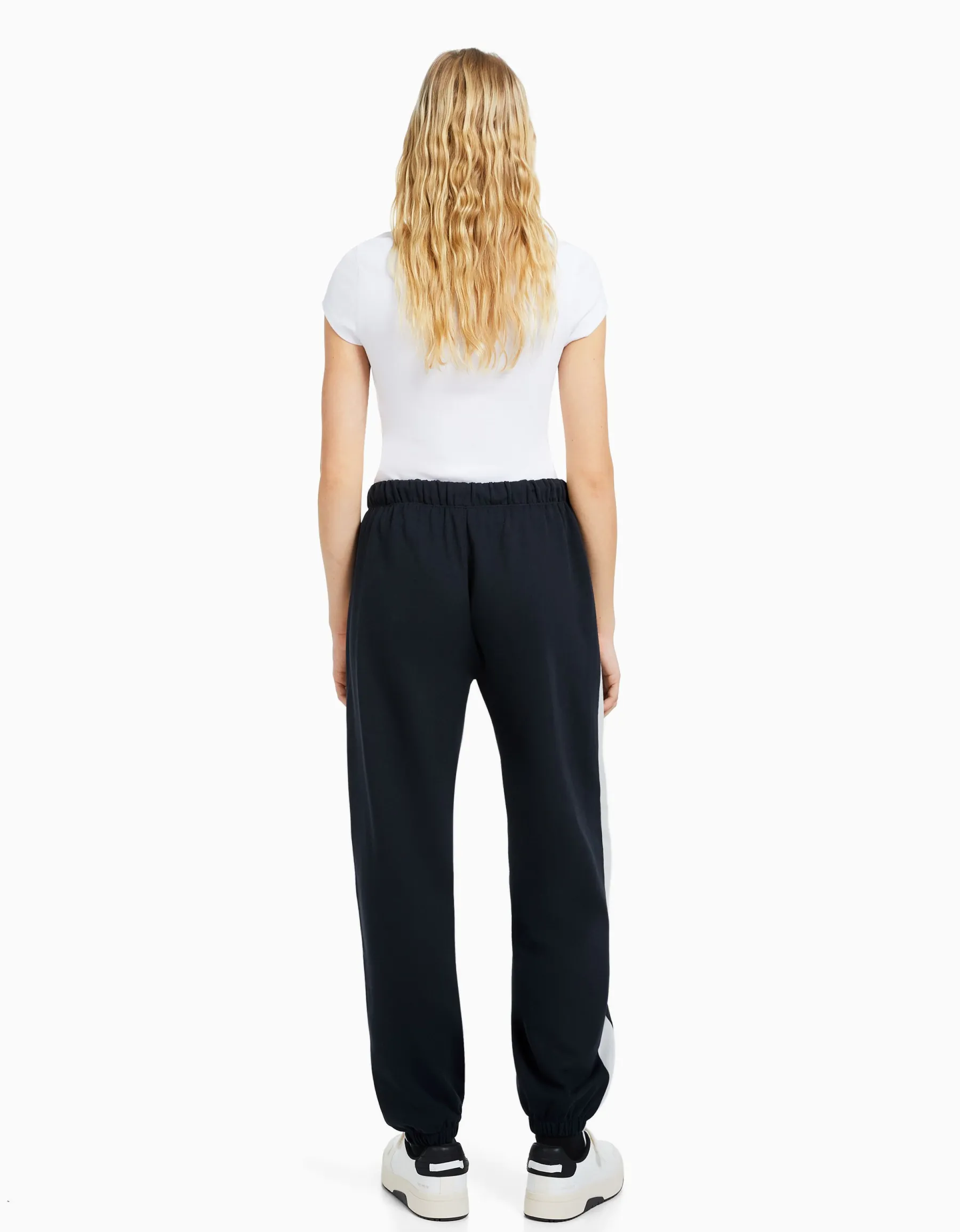 BERSHKA Pantalon jogger molleton avec bandes et inscription brodée Gris Flash Sale