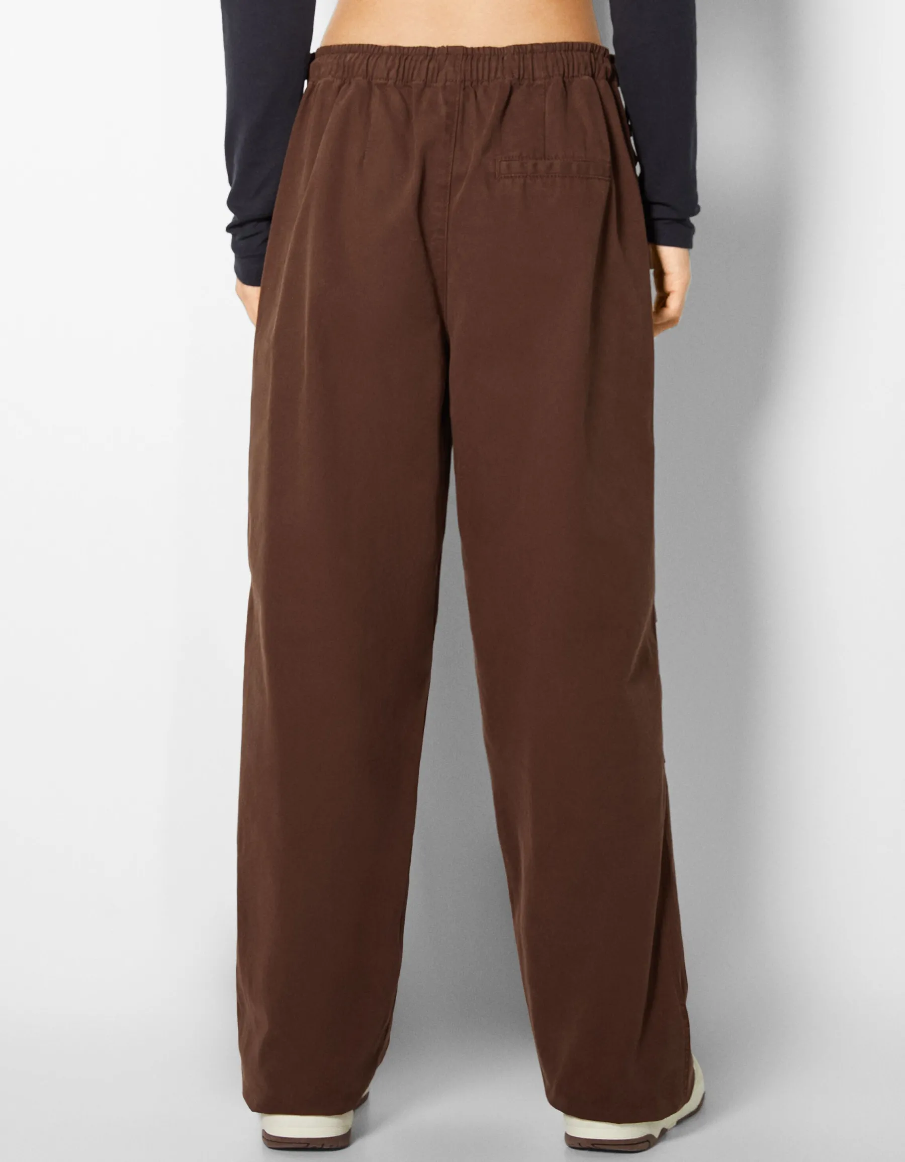 BERSHKA Pantalon jogger parachute loose fit Kaki Outlet