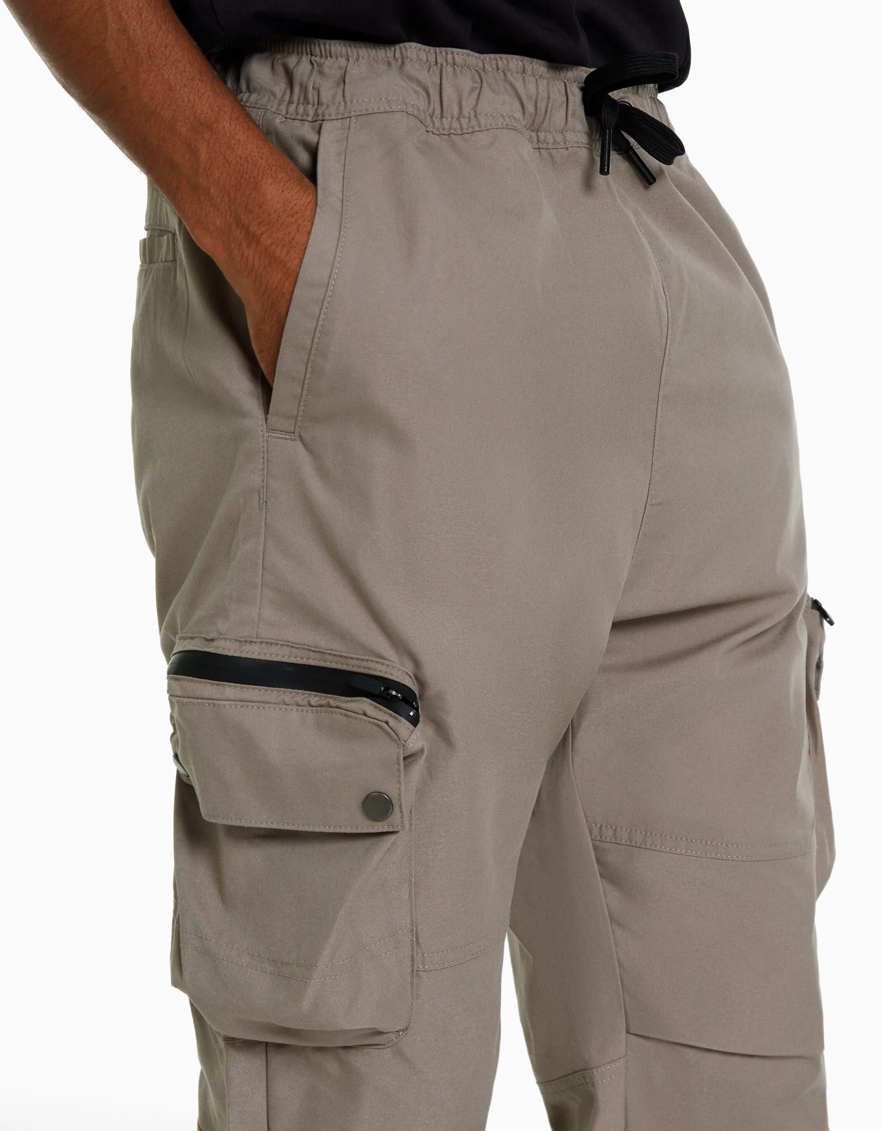 BERSHKA Pantalon jogger technique multifonction Camel Sale