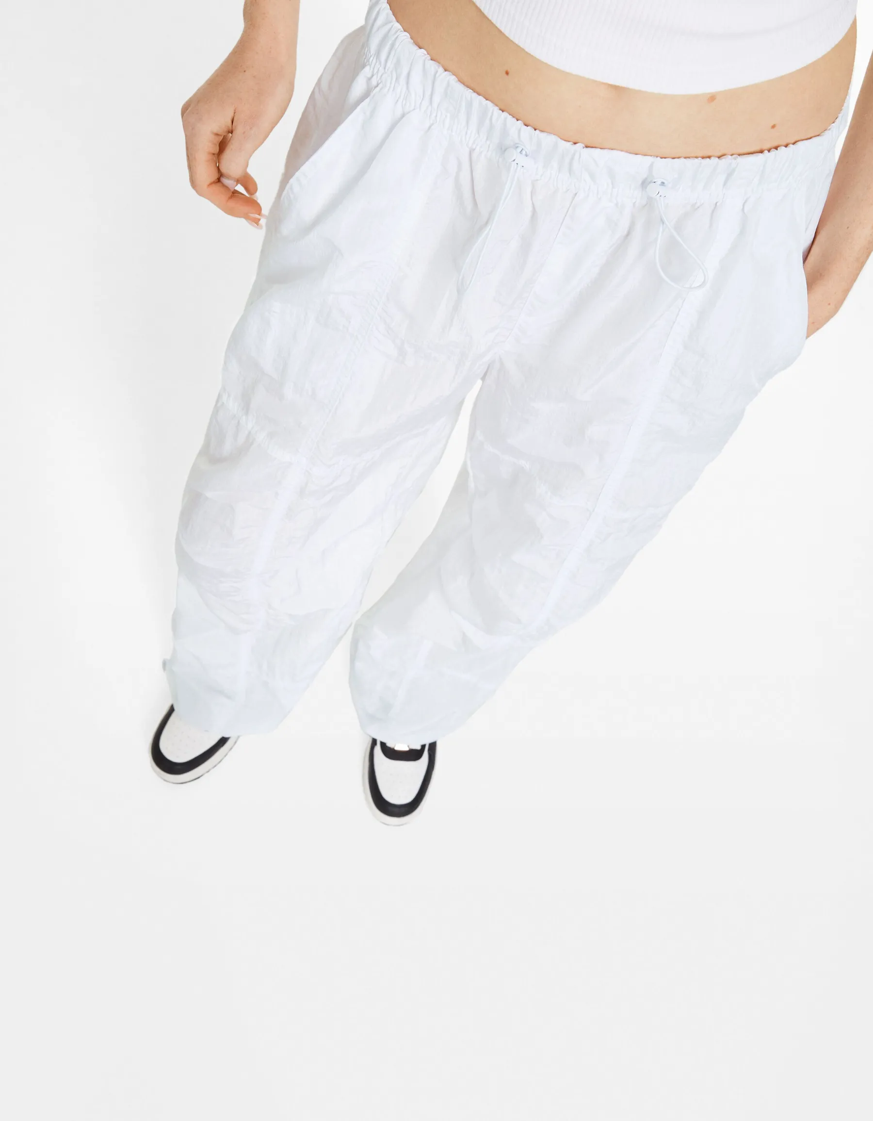 BERSHKA Pantalon parachute nylon Blanc Cheap