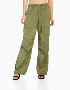 BERSHKA Pantalon parachute nylon Kaki Fashion