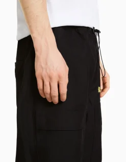 BERSHKA Pantalon parachute TOKYO REVENGERS Noir Best