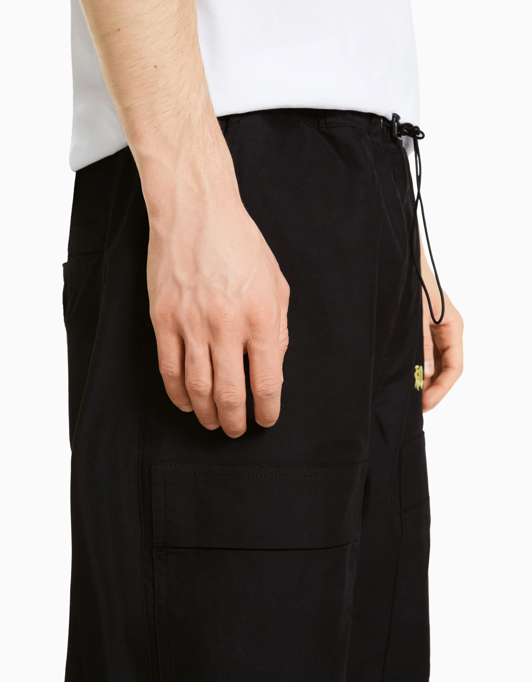 BERSHKA Pantalon parachute TOKYO REVENGERS Noir Best