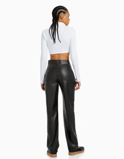 BERSHKA Pantalon straight slim similicuir Noir Hot