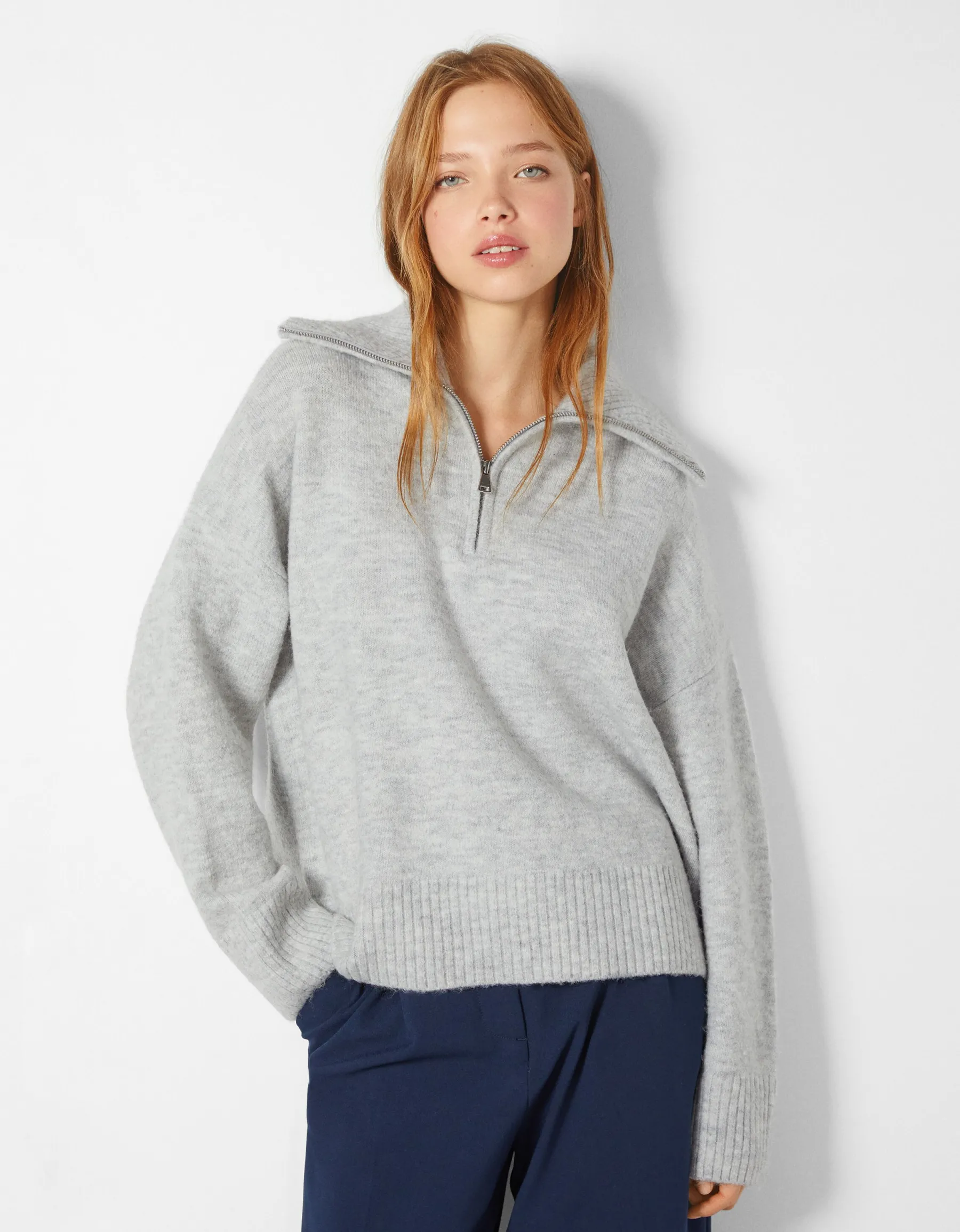 BERSHKA Pull col montant fermeture éclair Gris Cheap