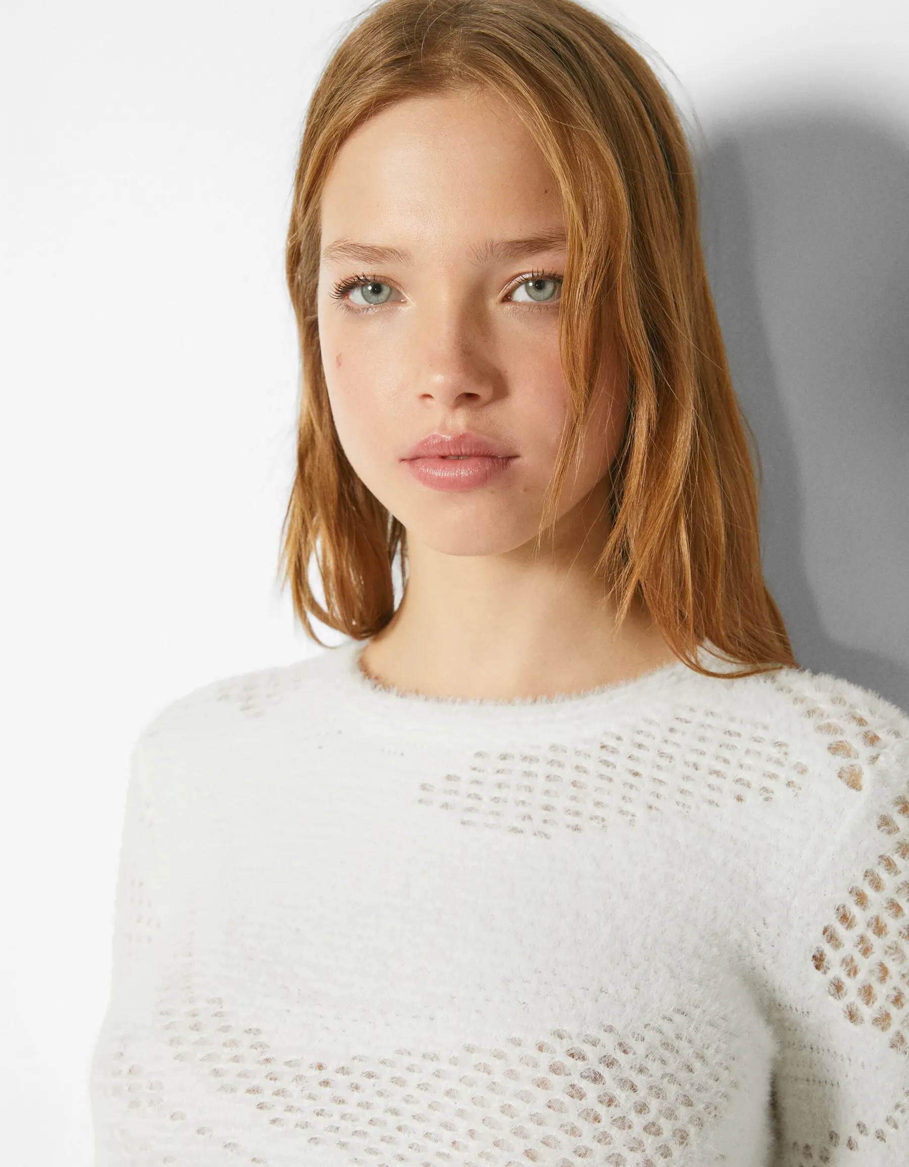 BERSHKA Pull col rond Blanc cassé Cheap