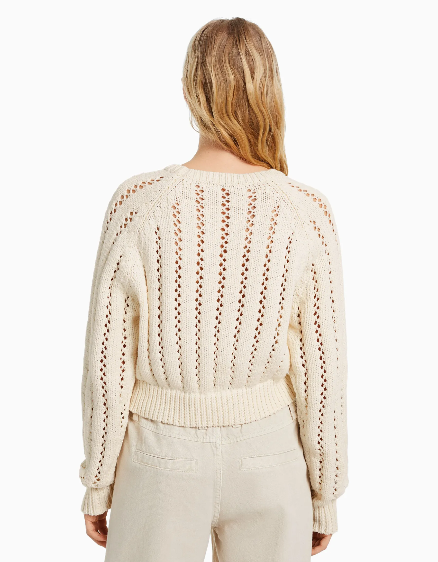 BERSHKA Pull cropped col rond ajours Écru Shop