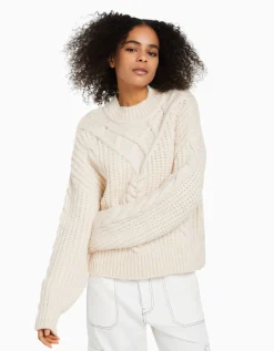 BERSHKA Pull cropped tressé col montant Écru Online