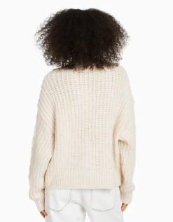 BERSHKA Pull cropped tressé col montant Écru Online
