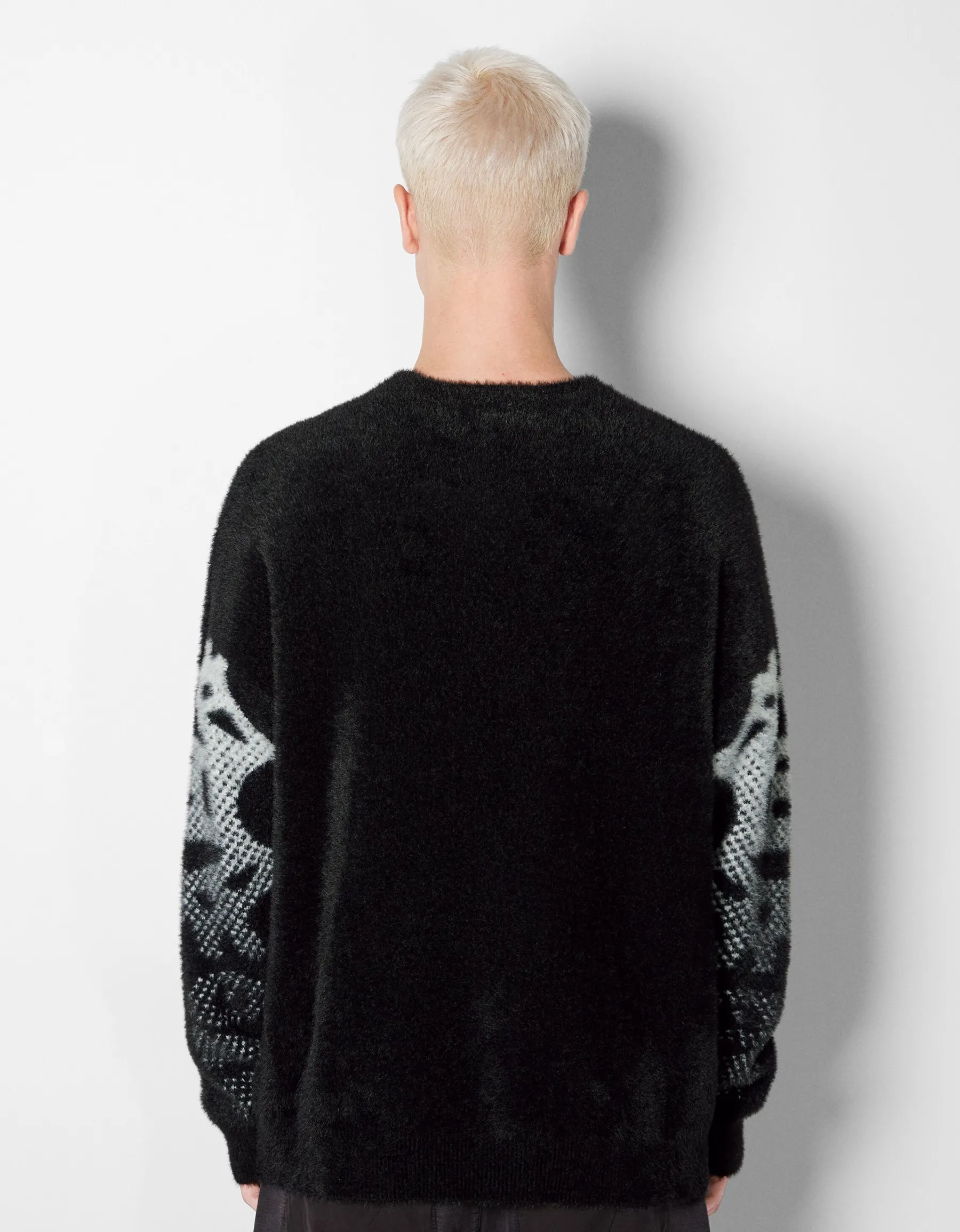 BERSHKA Pull fourrure imprimé dégradé Noir Outlet