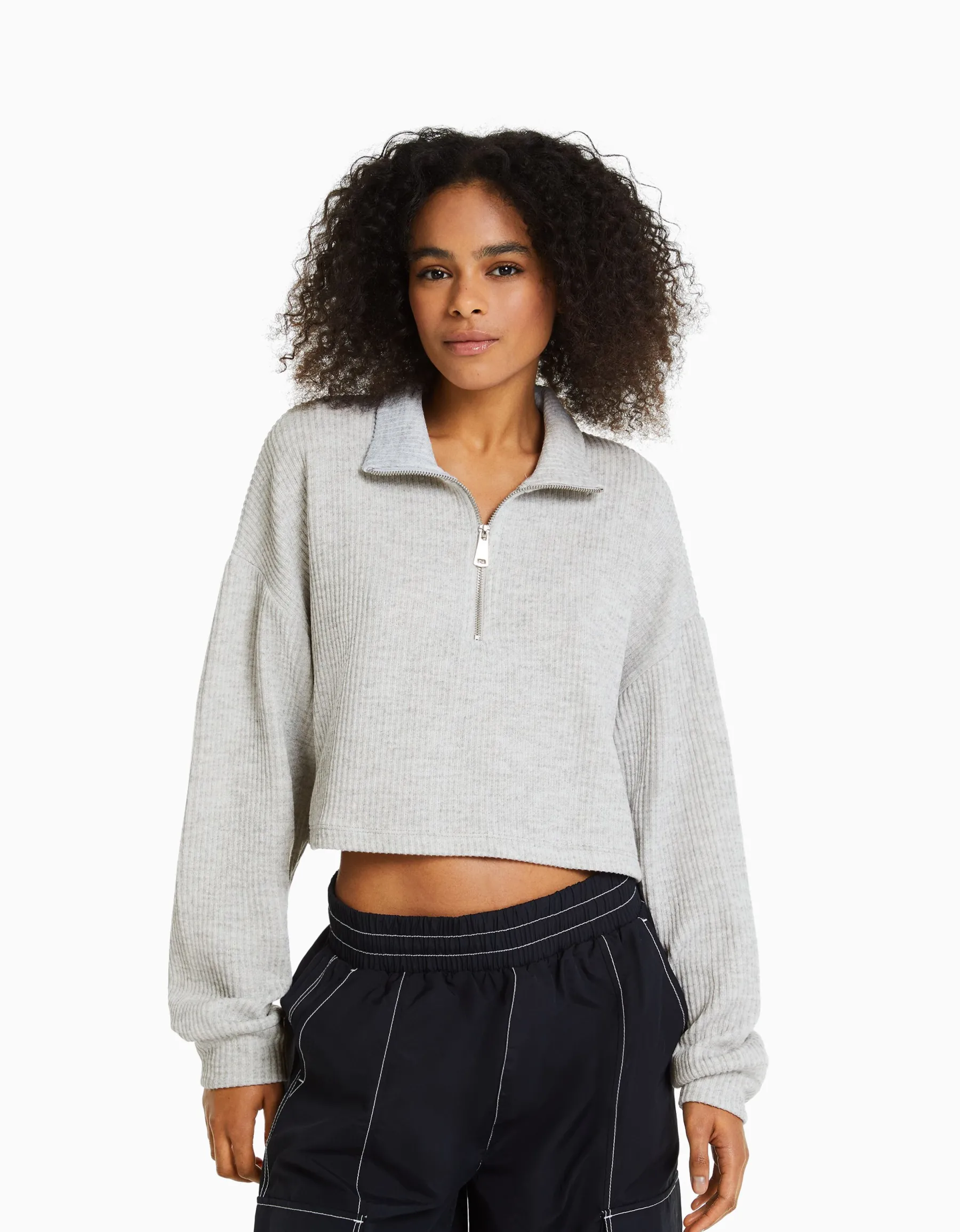 BERSHKA Pull maille col roulé zippé Écru Fashion