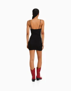 BERSHKA Robe froncée détail décolleté Noir Hot
