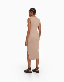 BERSHKA Robe midi sans manches maille Sable Outlet