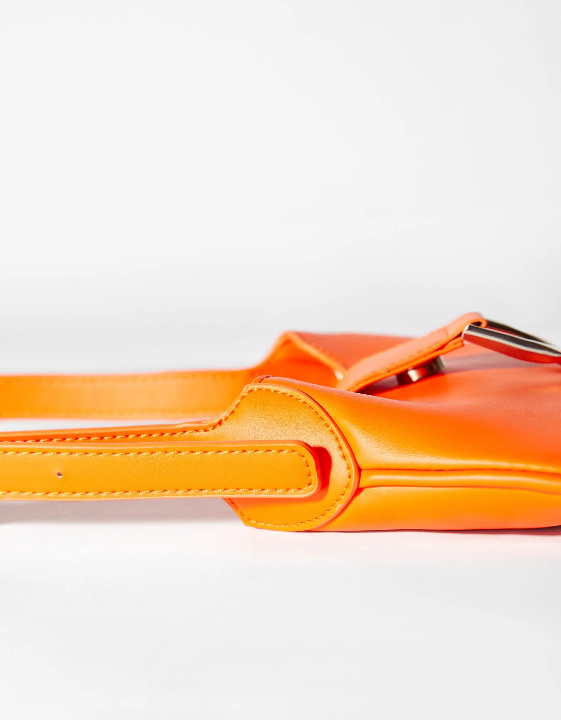 BERSHKA Sac porté épaule boucle effet argent Orange Store