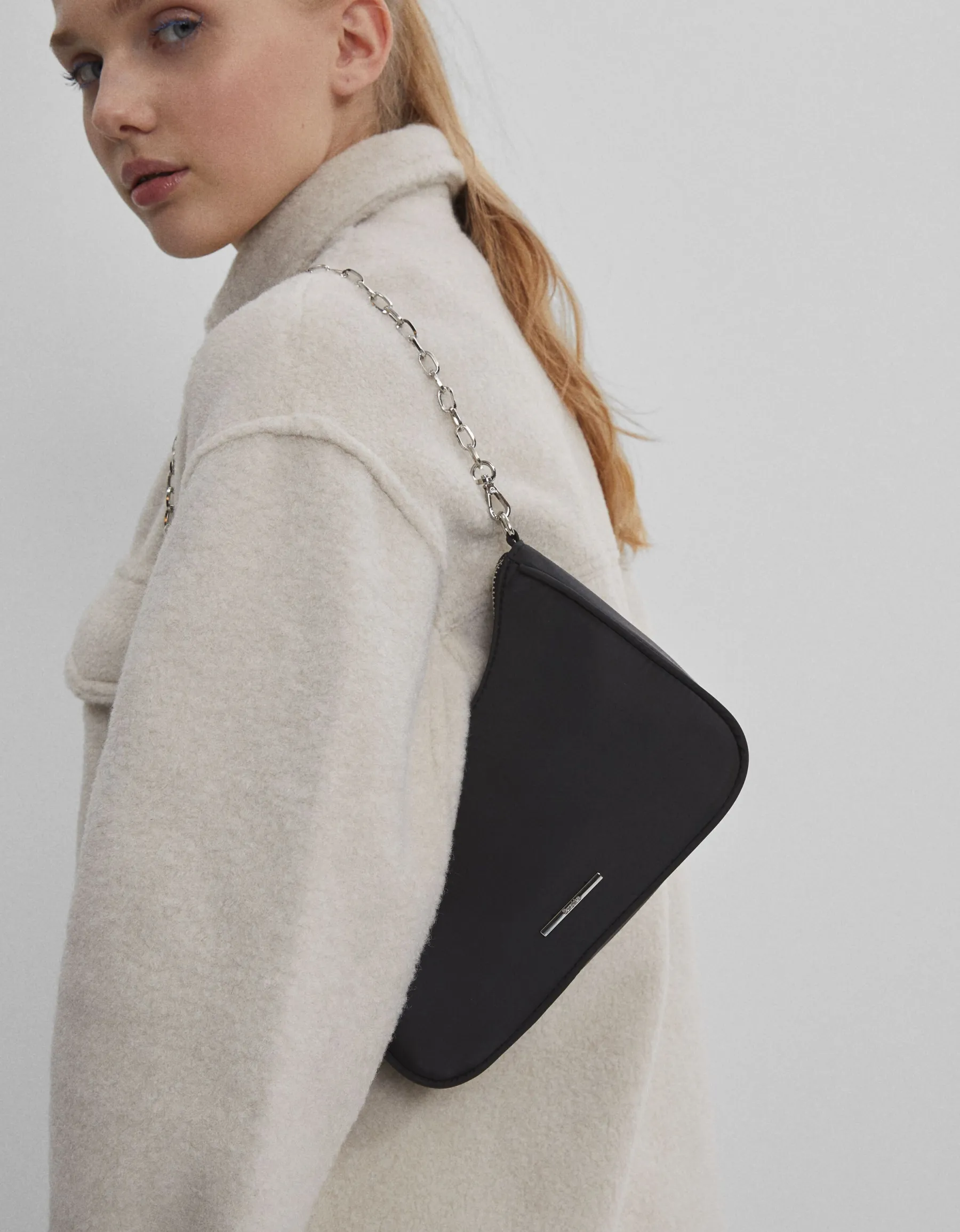 BERSHKA Sac satiné chaîne Noir Flash Sale