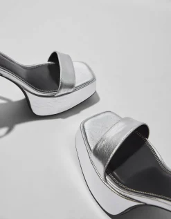 BERSHKA Sandales talon plateforme métallisées Argent Outlet