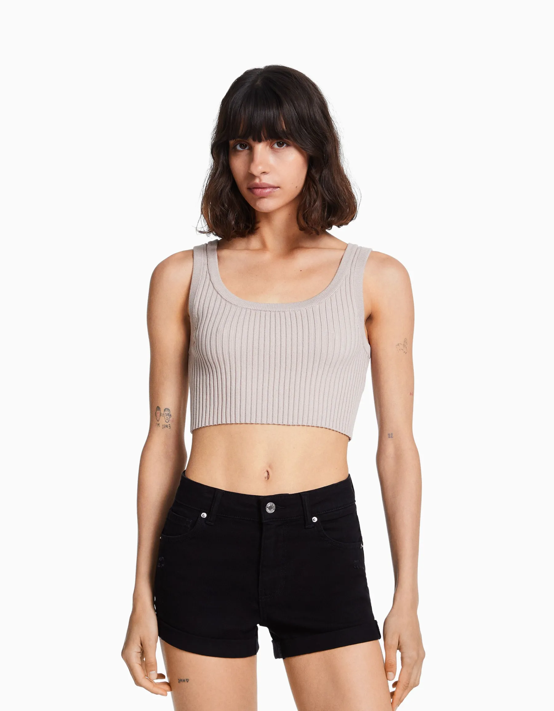 BERSHKA Short denim retroussé Blanc Hot