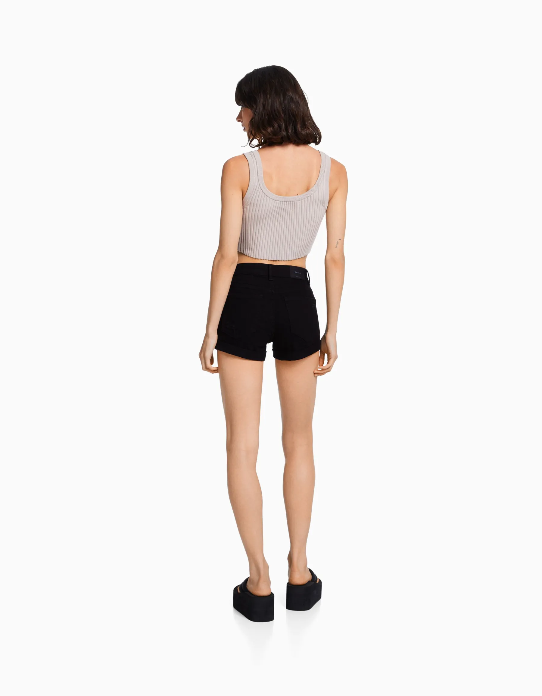 BERSHKA Short denim retroussé Blanc Hot