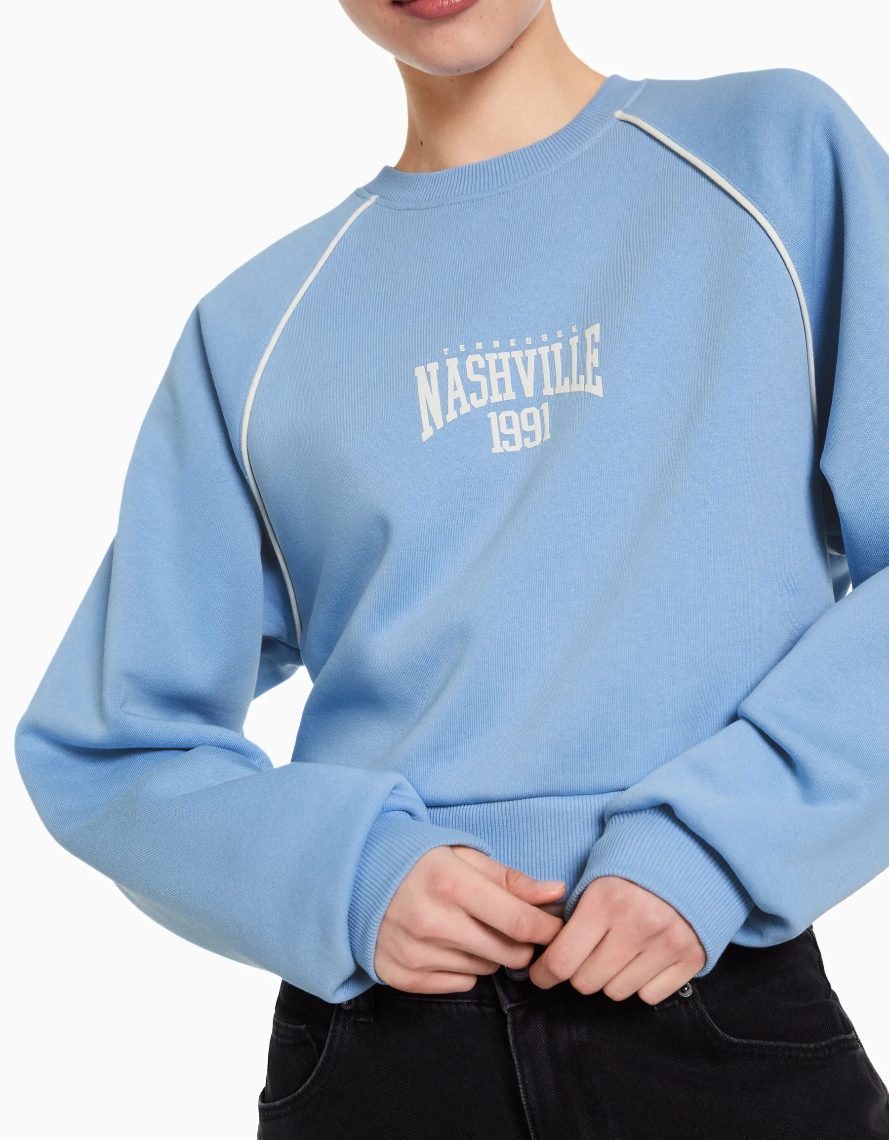 BERSHKA Sweat col rond imprimé contraste Bleu Hot