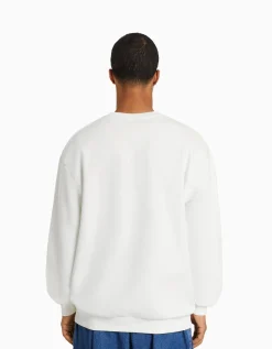 BERSHKA Sweat col rond imprimé One Piece Blanc Online