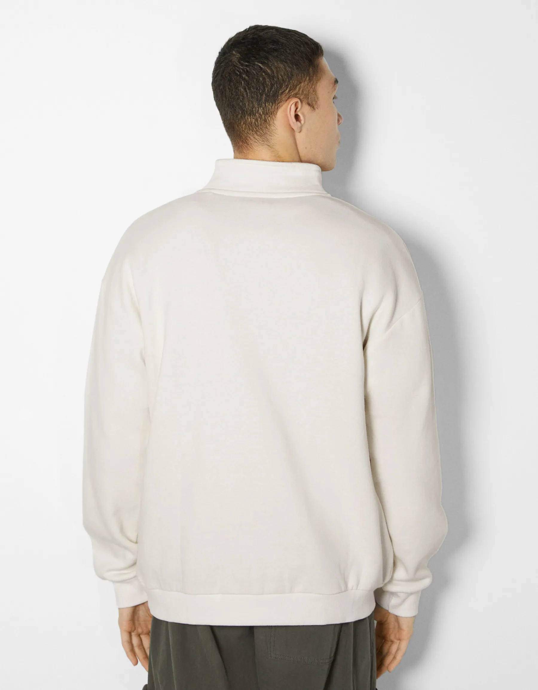 BERSHKA Sweat oversize col montant Blanc cassé Flash Sale