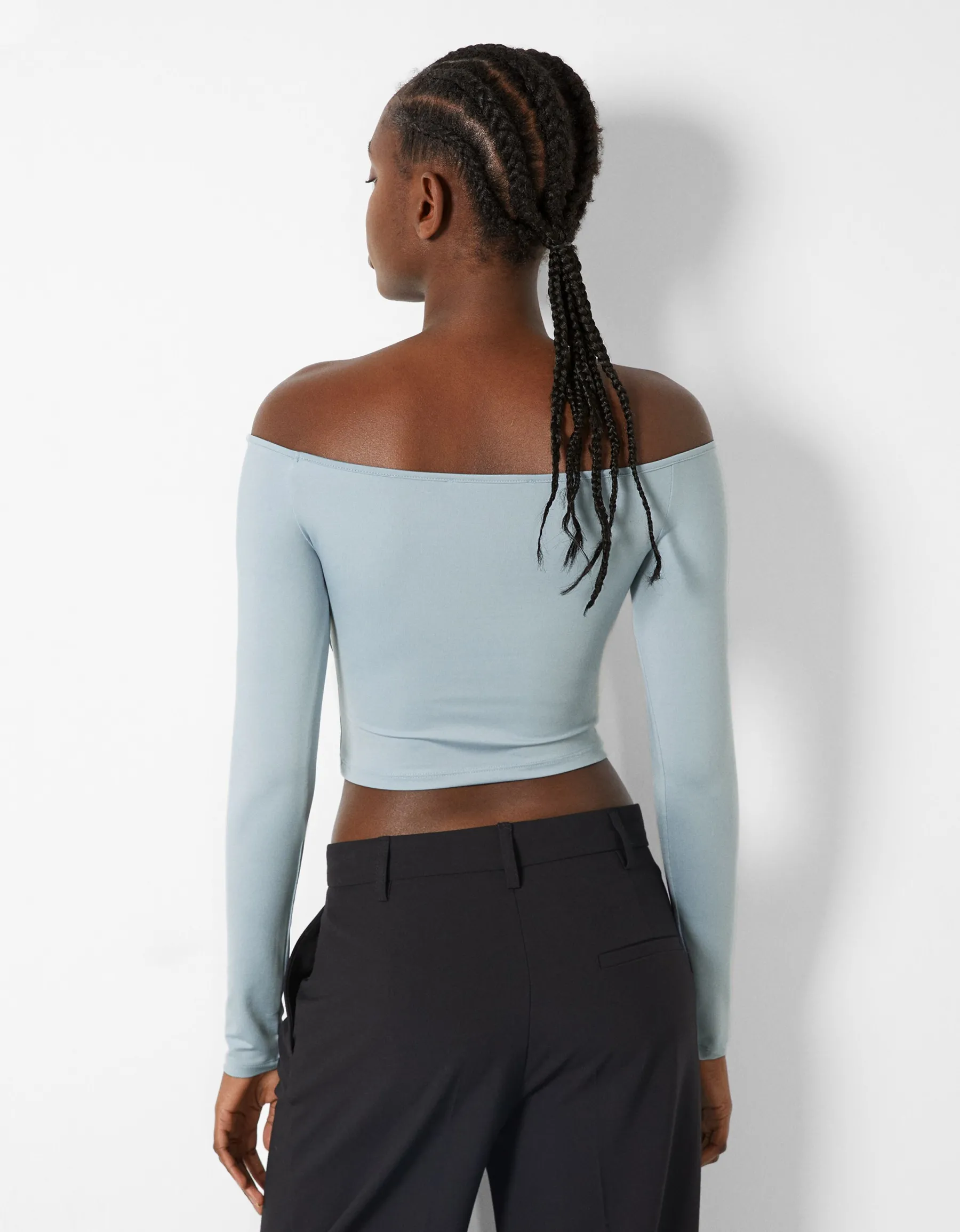 BERSHKA Top cropped manches longues col style Bardot fronces Noir Store