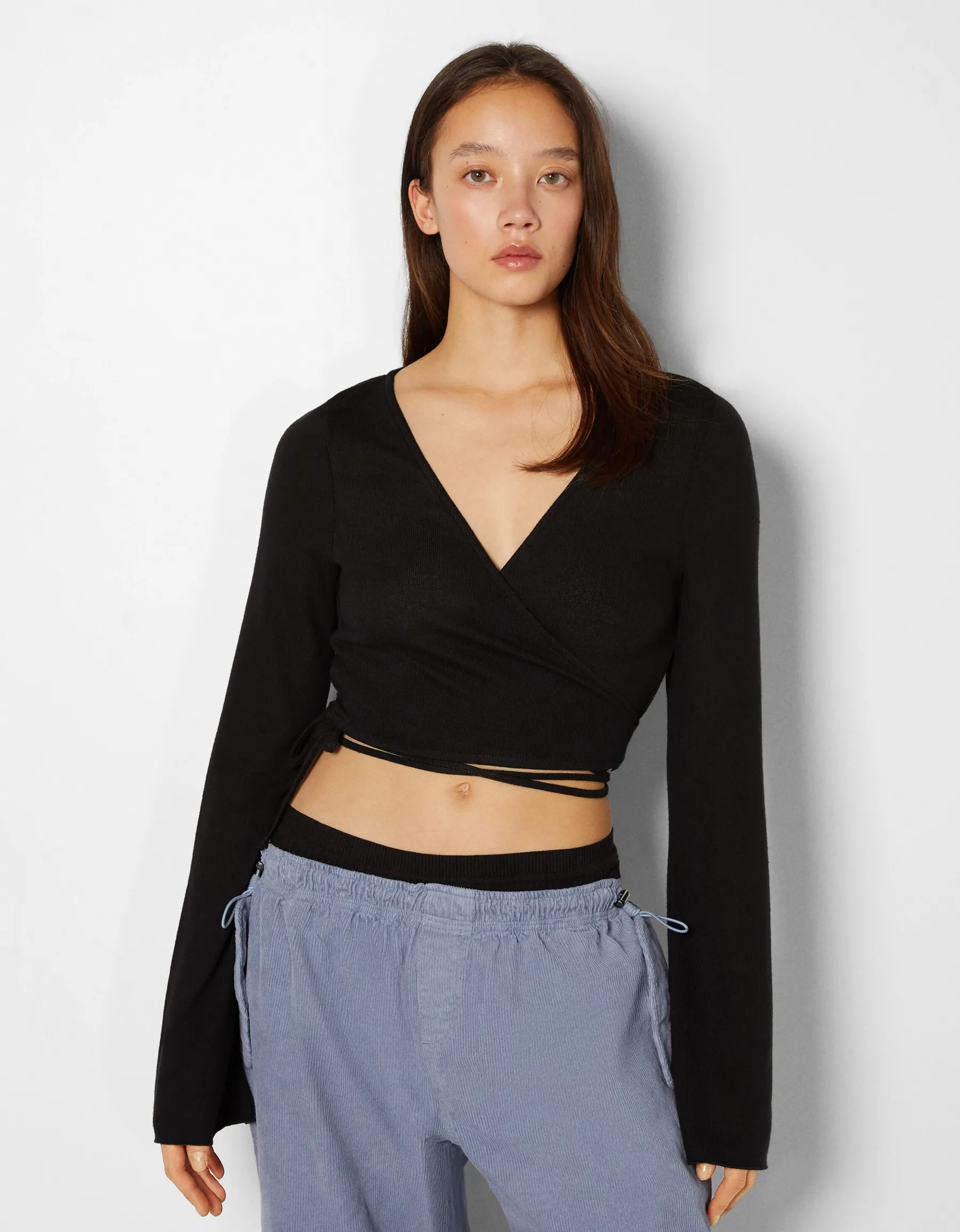 BERSHKA Top manches longues nœud décolleté croisé Rose Store