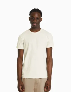 BERSHKA T-shirt manches courtes muscle fit maille côtelée Blanc cassé Store