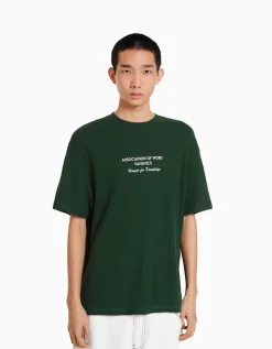 BERSHKA T-shirt manches courtes oversize gaufré et imprimé Vert Store