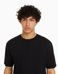 BERSHKA T-shirt manches courtes regular fit Noir Outlet