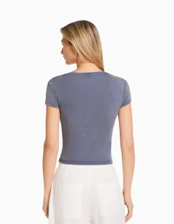 BERSHKA T-shirt moulant manches courtes Bleu foncé Hot